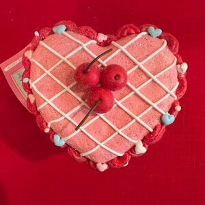 NWT Sweet Treats Valentine's Gingerbread Cake On Pedestal Decor - 6" H